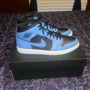 Air Jordan 1 Mid